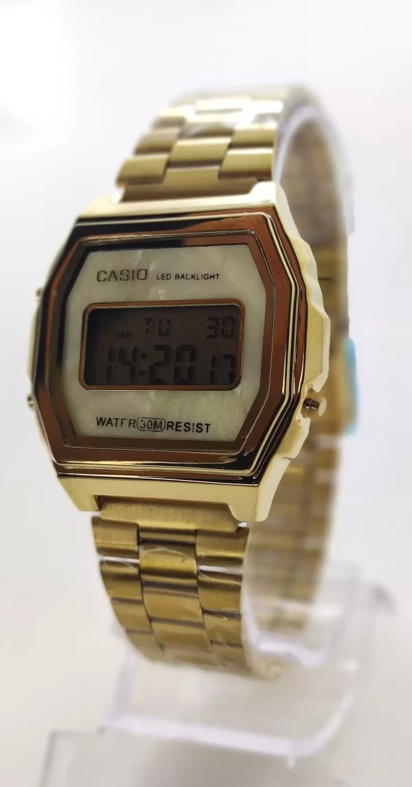 Relógio Casio Vintage global dourado feminino a prova dagua