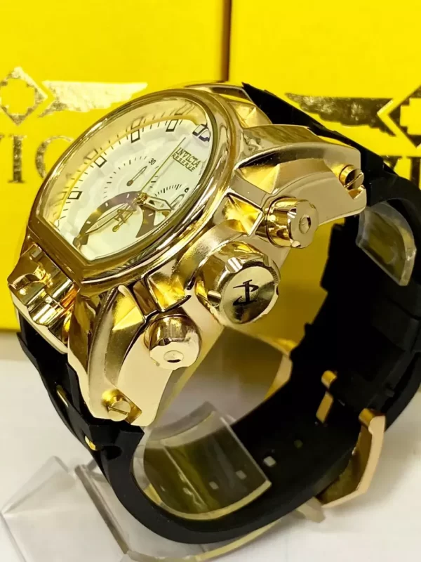 Relógio Masculino Invicta Zeus Magnum Linha Gold One Dourado fundo Branco Pulseira de Borracha Preta